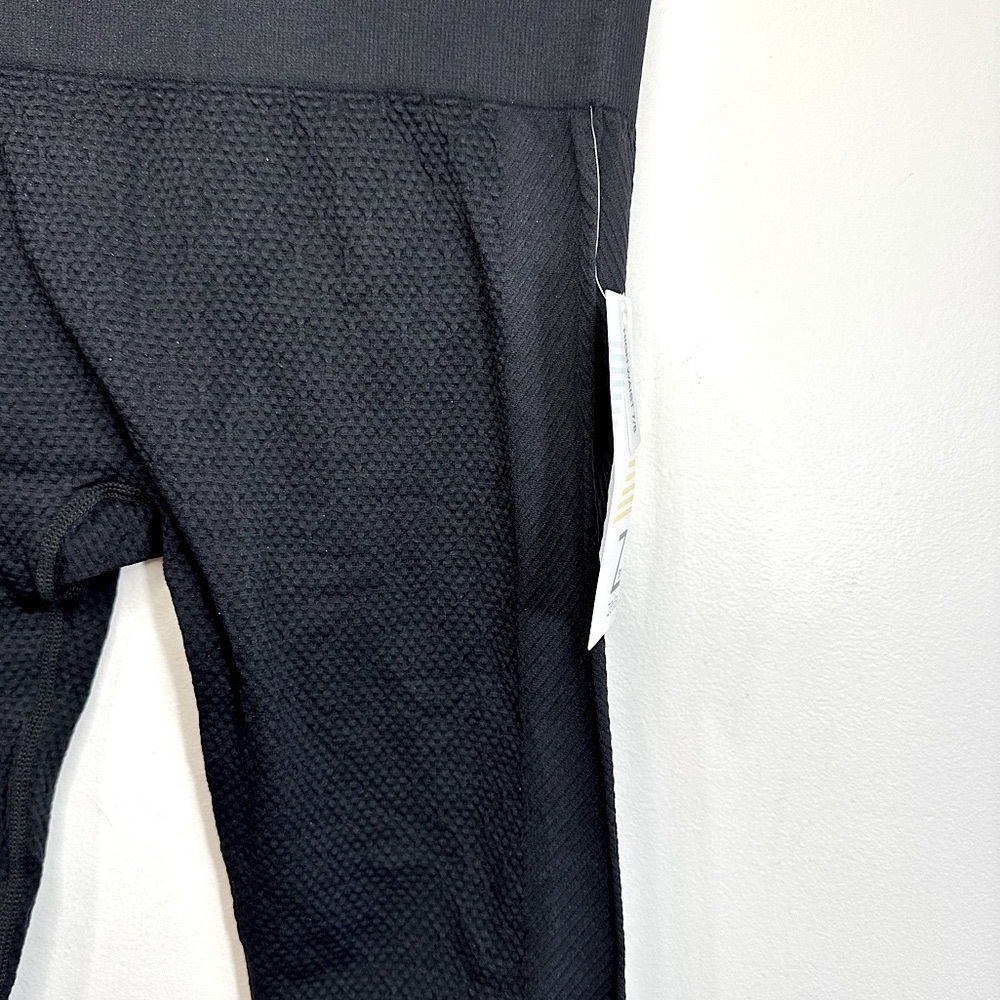 NWT Zella High Waist Seamless Textured 7/8 Leggings Black Size Small - Picture 9 of 15